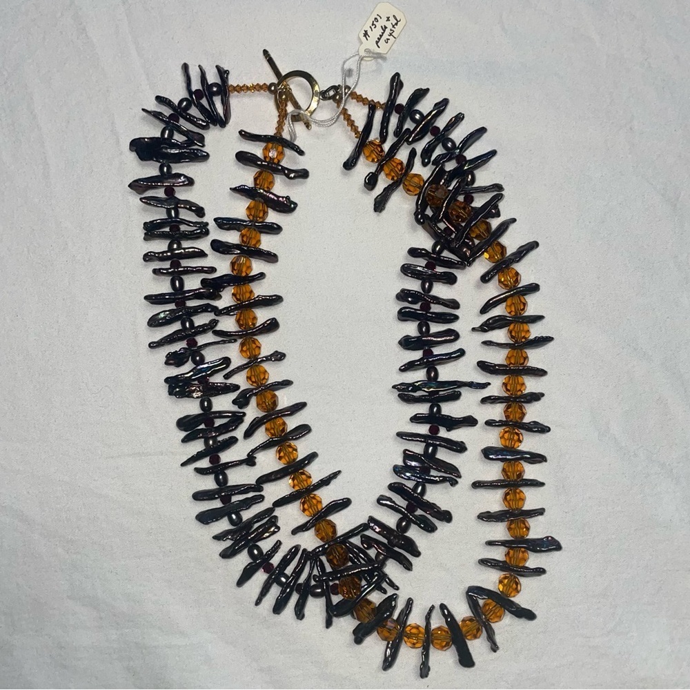 Mother of Pearl And Crystal Handmade Wire Necklace Gold Colored Fasting